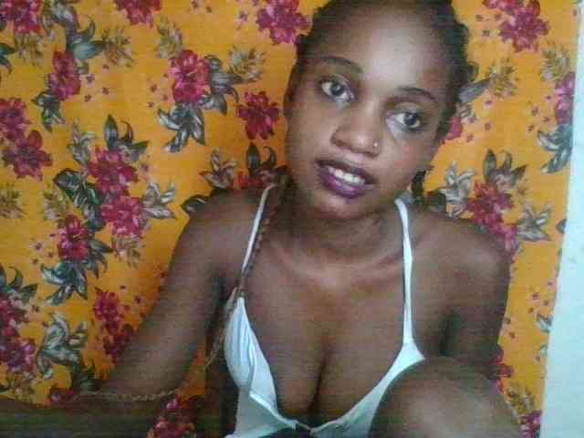 LovelyBlackGirl webcam