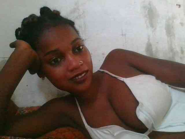 LovelyBlackGirl webcam