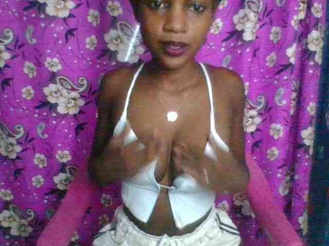 LovelyBlackGirl webcam