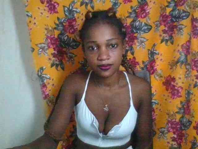 LovelyBlackGirl webcam