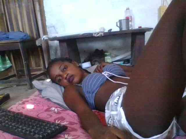 LovelyBlackGirl webcam