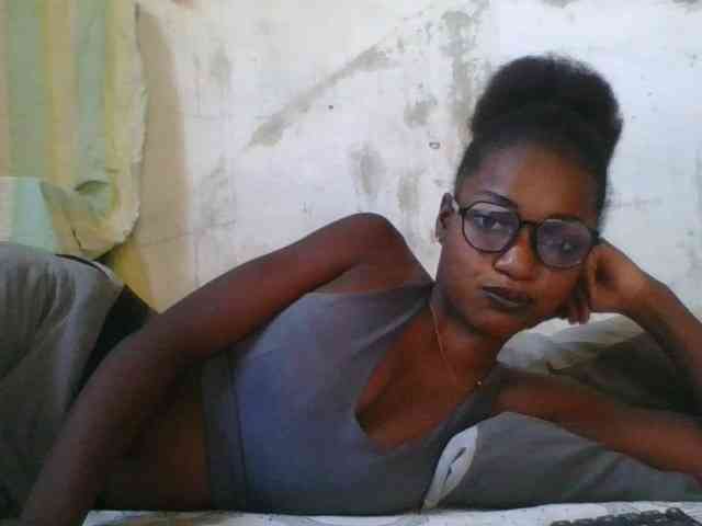 LovelyBlackGirl webcam