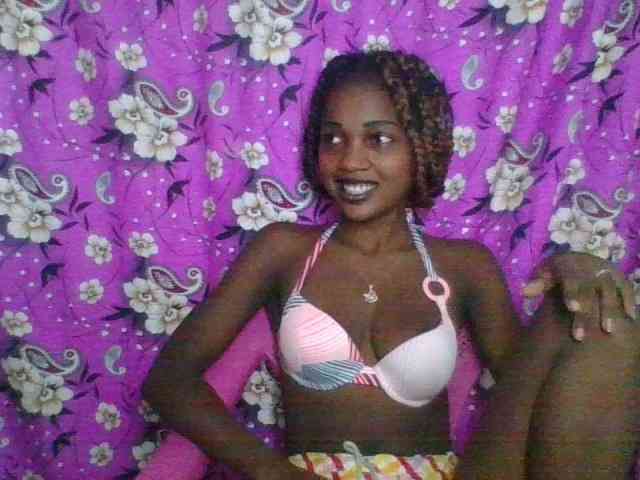 LovelyBlackGirl webcam