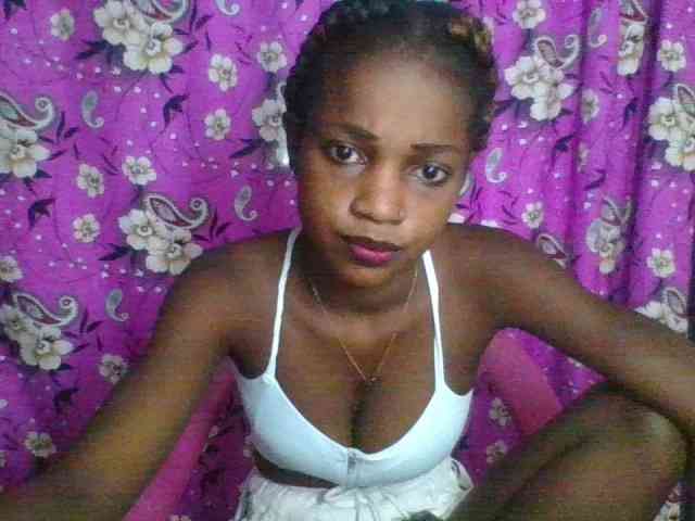 LovelyBlackGirl webcam