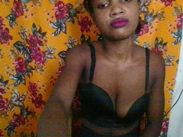 LovelyBlackGirl webcam