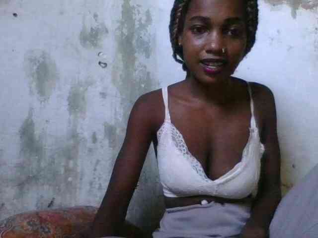 LovelyBlackGirl webcam