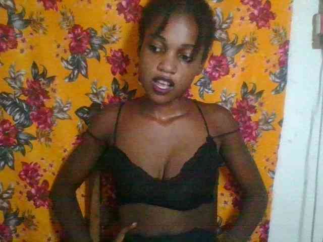 LovelyBlackGirl webcam