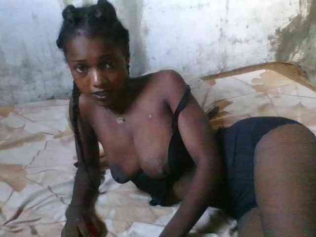 LovelyBlackGirl webcam