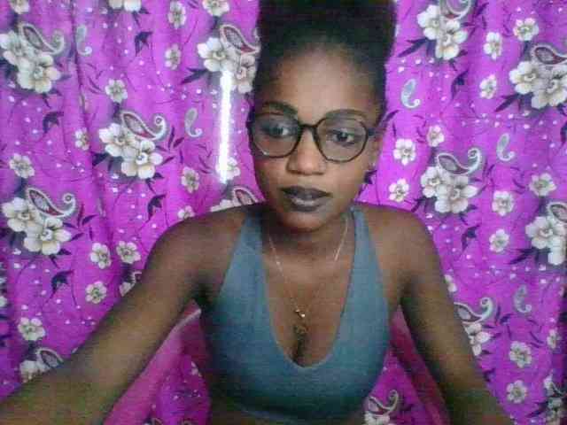 LovelyBlackGirl webcam