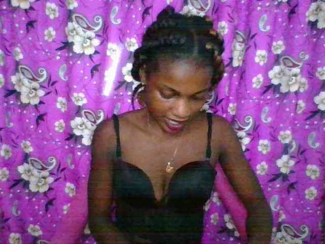 LovelyBlackGirl webcam