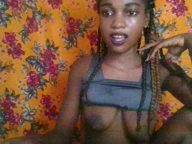 LovelyBlackGirl webcam