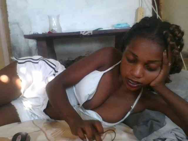 LovelyBlackGirl webcam