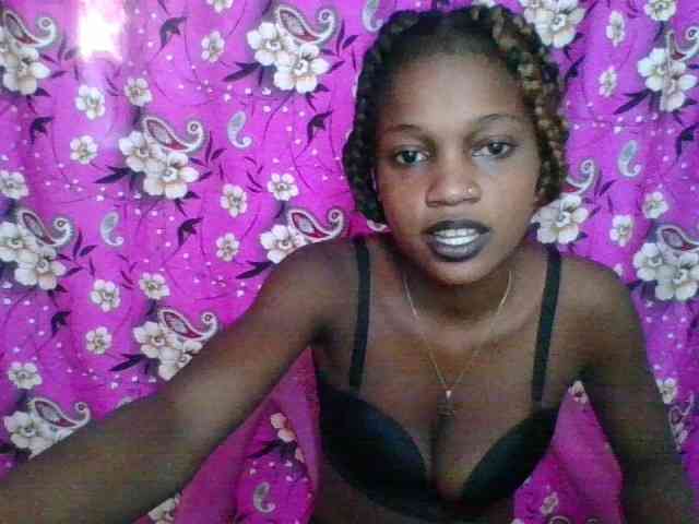 LovelyBlackGirl webcam