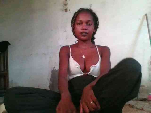 LovelyBlackGirl webcam