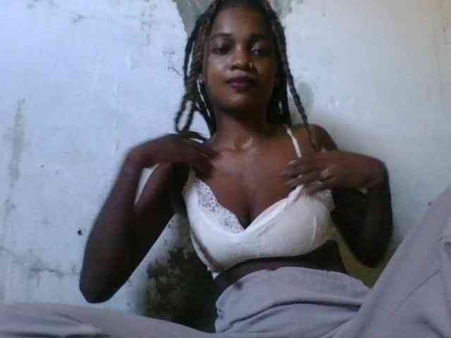 LovelyBlackGirl webcam