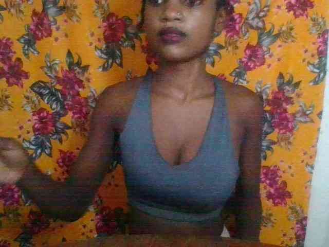 LovelyBlackGirl webcam