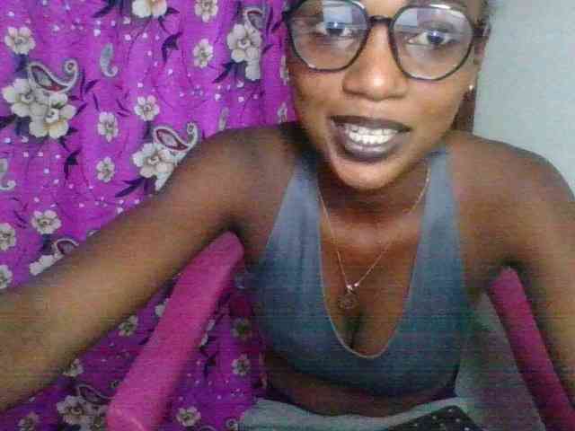 LovelyBlackGirl webcam