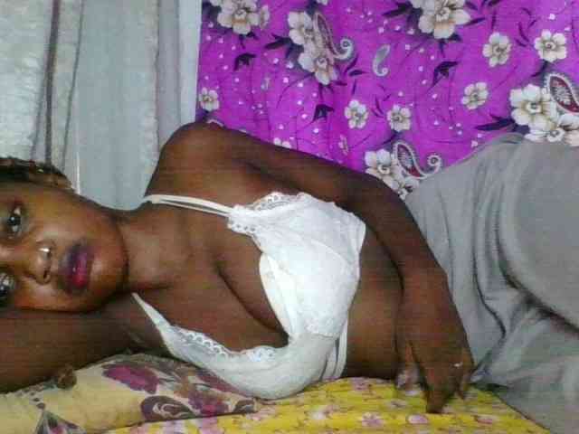 LovelyBlackGirl webcam