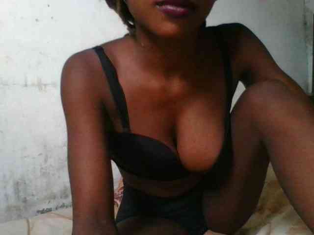 LovelyBlackGirl webcam