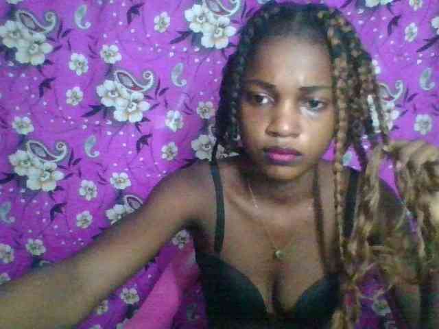 LovelyBlackGirl webcam