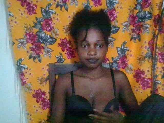 LovelyBlackGirl webcam