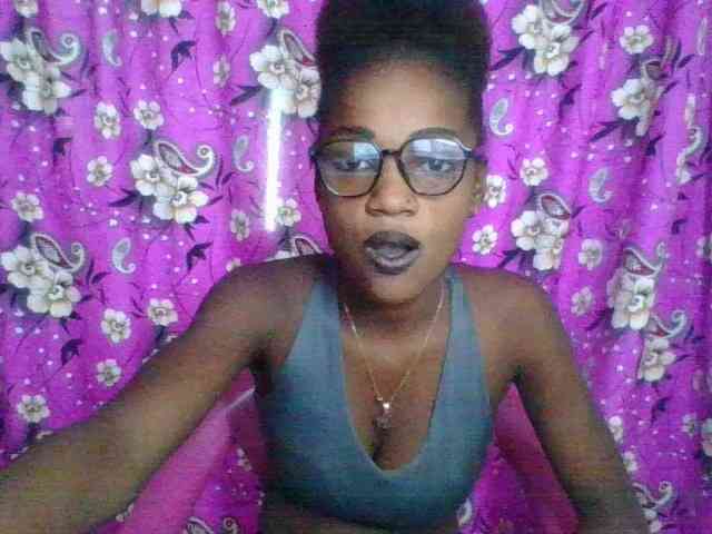 LovelyBlackGirl webcam