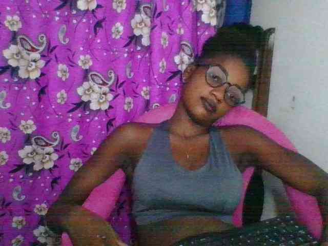 LovelyBlackGirl webcam