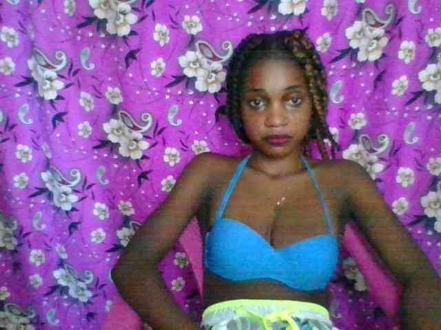 LovelyBlackGirl webcam