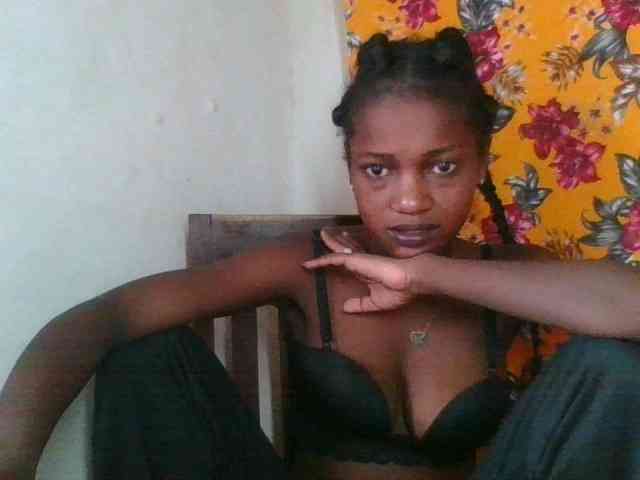 LovelyBlackGirl webcam