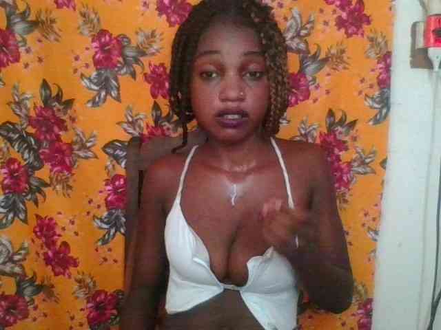 LovelyBlackGirl webcam