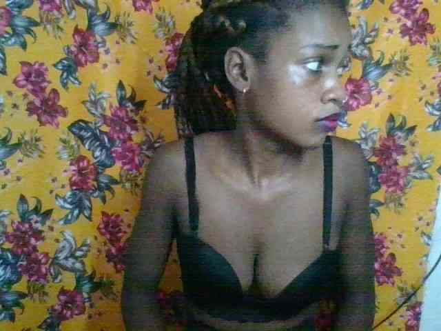 LovelyBlackGirl webcam