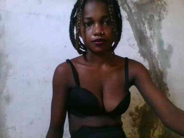 LovelyBlackGirl webcam