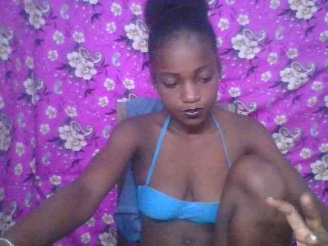 LovelyBlackGirl webcam