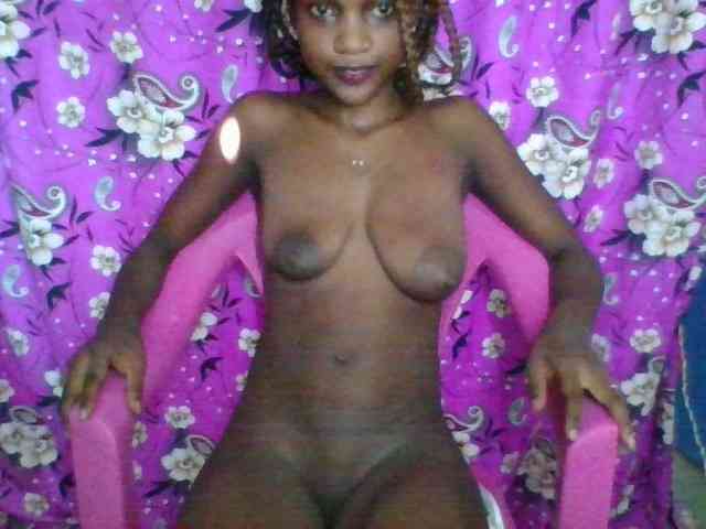 LovelyBlackGirl webcam