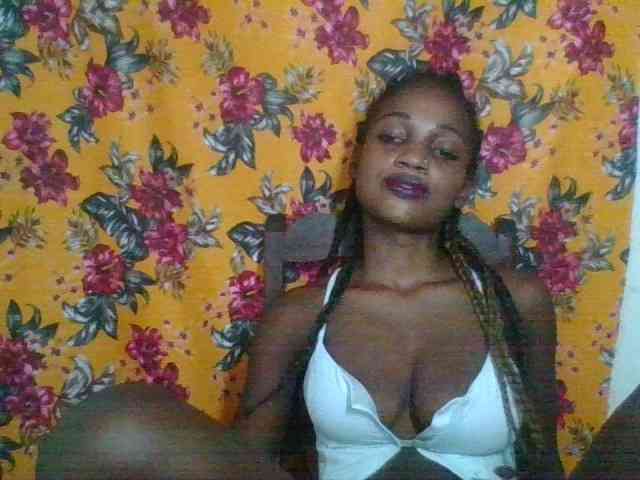 LovelyBlackGirl webcam