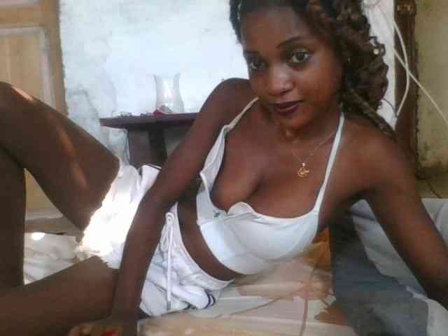 LovelyBlackGirl webcam