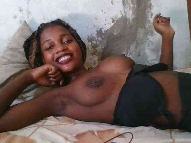 LovelyBlackGirl webcam