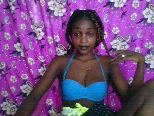 LovelyBlackGirl webcam