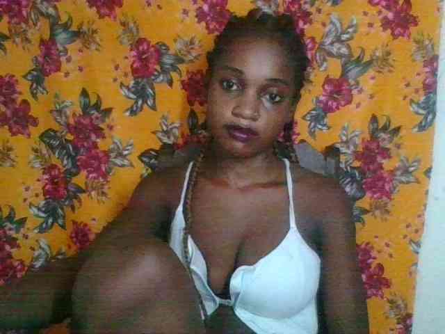 LovelyBlackGirl webcam