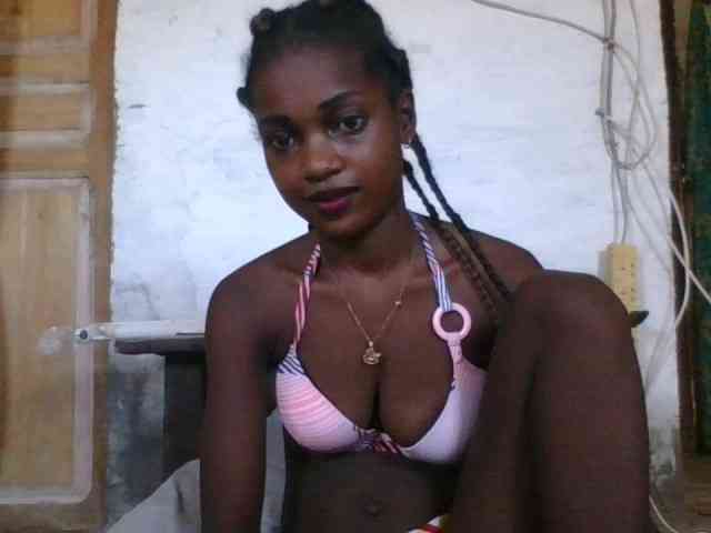 LovelyBlackGirl webcam