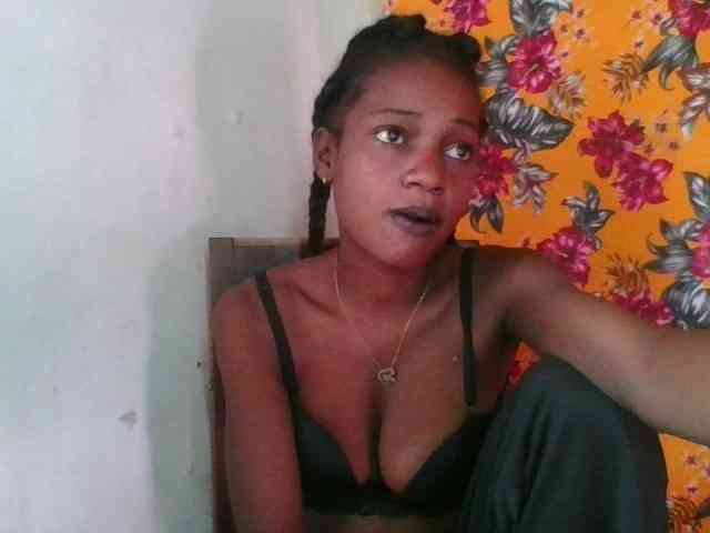 LovelyBlackGirl webcam