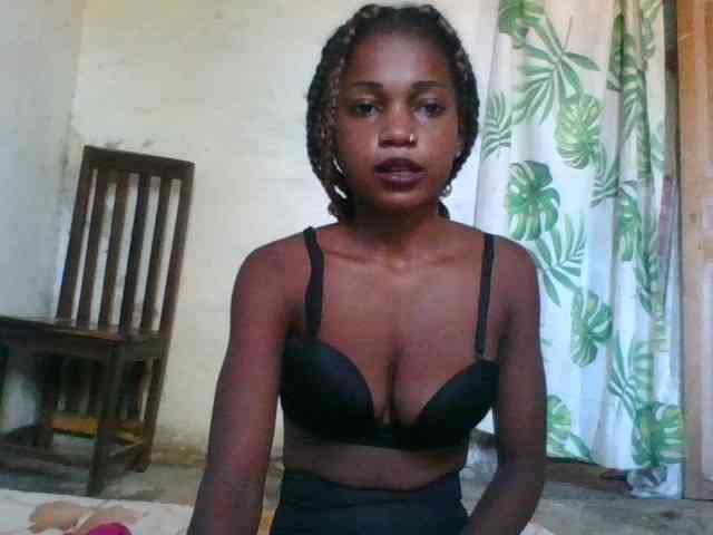 LovelyBlackGirl webcam