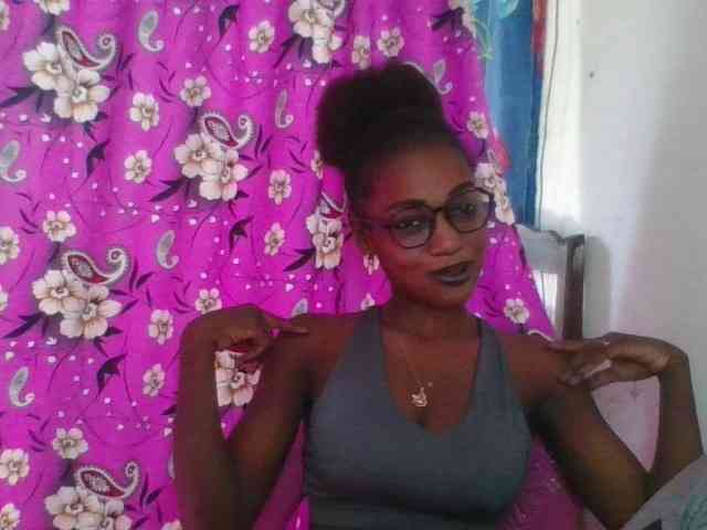 LovelyBlackGirl webcam