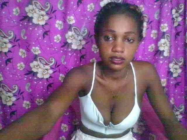 LovelyBlackGirl webcam