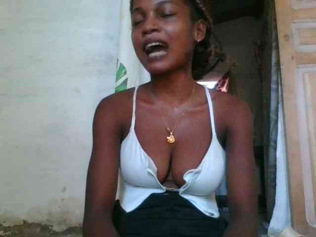 LovelyBlackGirl webcam