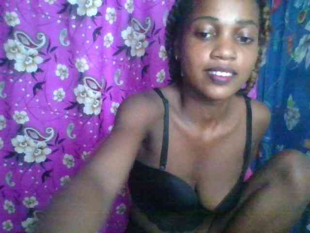 LovelyBlackGirl webcam