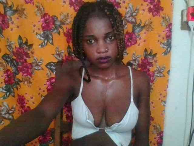LovelyBlackGirl webcam