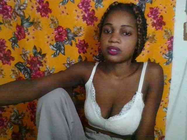 LovelyBlackGirl webcam