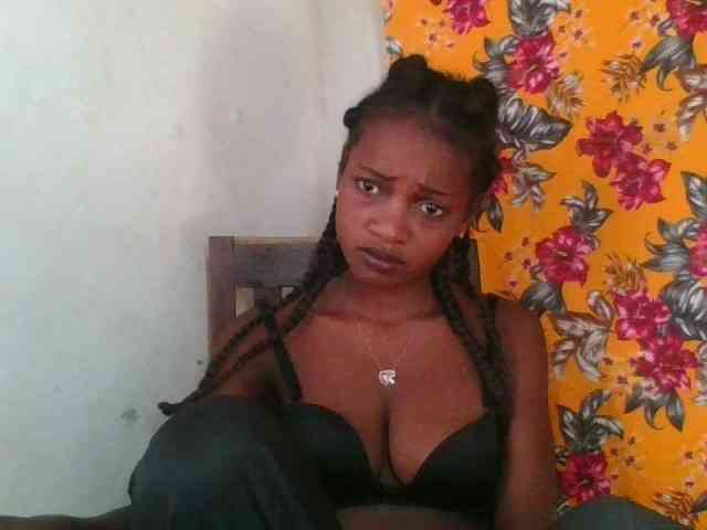 LovelyBlackGirl webcam