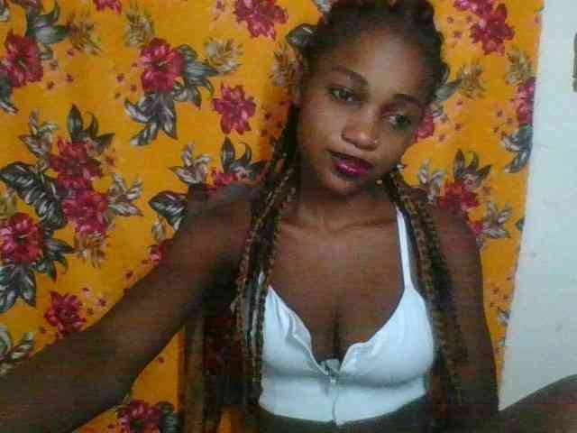 LovelyBlackGirl webcam